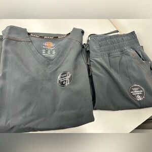Dickies women scrub set